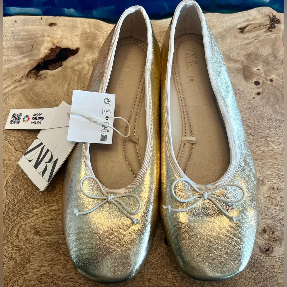 NWT- Little Girls Zara Metallic Gold Flats with Bow- Size 34 (US Size 2.5)